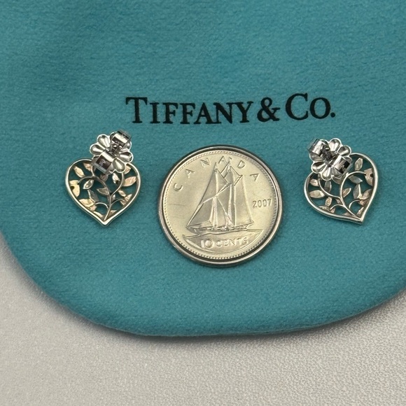 🌟HP🌟Authentic “Like New” Tiffany & Co. Paloma Picasso Olive Leaf Heart Earrings - Picture 10 of 10